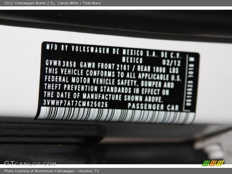 Candy White / Titan Black 2012 Volkswagen Beetle 2.5L