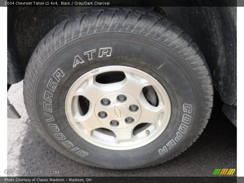 Black / Gray/Dark Charcoal 2004 Chevrolet Tahoe LS 4x4
