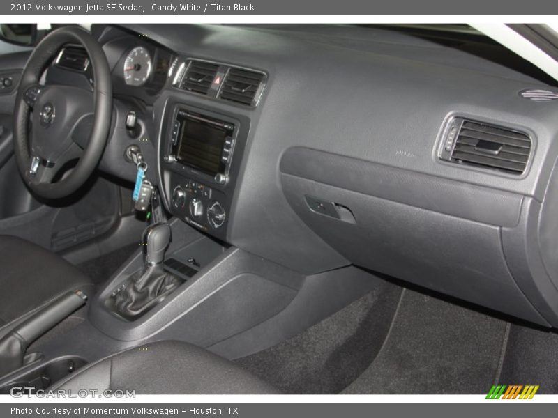 Candy White / Titan Black 2012 Volkswagen Jetta SE Sedan