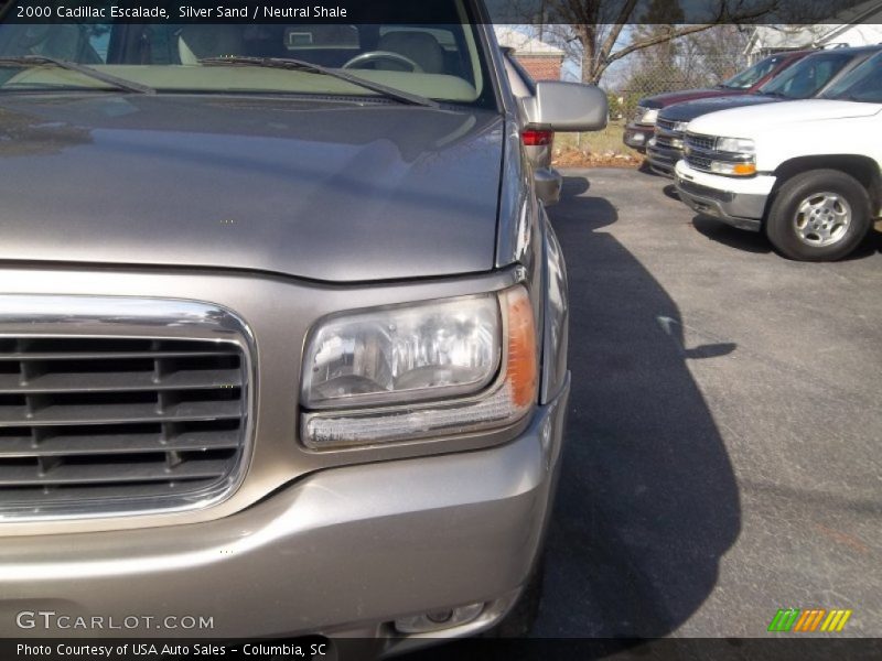 Silver Sand / Neutral Shale 2000 Cadillac Escalade