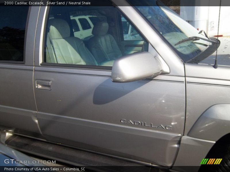 Silver Sand / Neutral Shale 2000 Cadillac Escalade