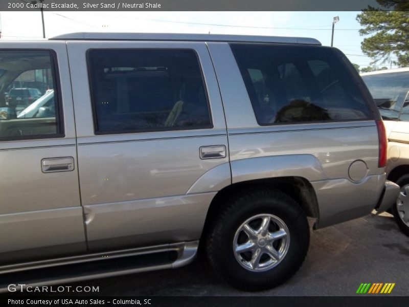 Silver Sand / Neutral Shale 2000 Cadillac Escalade