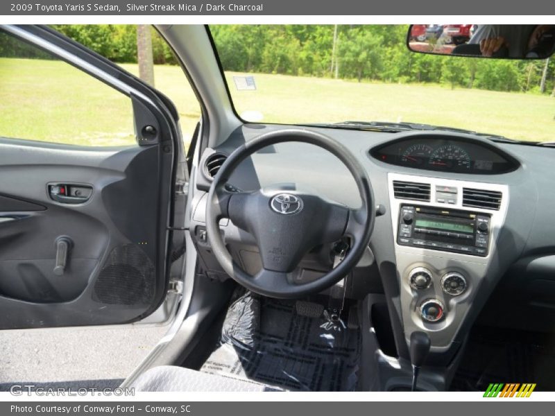 Silver Streak Mica / Dark Charcoal 2009 Toyota Yaris S Sedan
