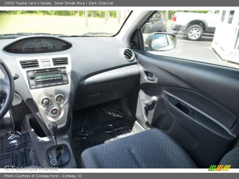Silver Streak Mica / Dark Charcoal 2009 Toyota Yaris S Sedan