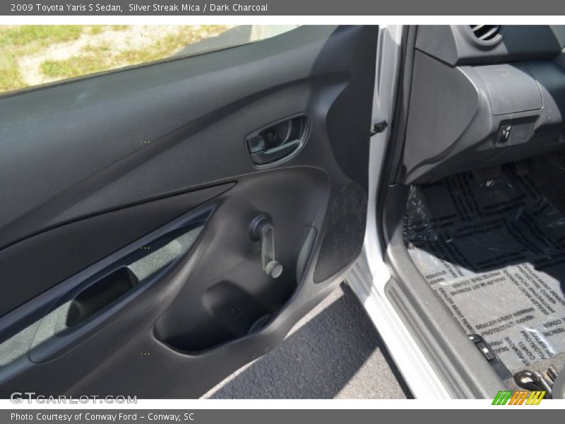 Silver Streak Mica / Dark Charcoal 2009 Toyota Yaris S Sedan