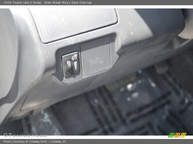 Silver Streak Mica / Dark Charcoal 2009 Toyota Yaris S Sedan