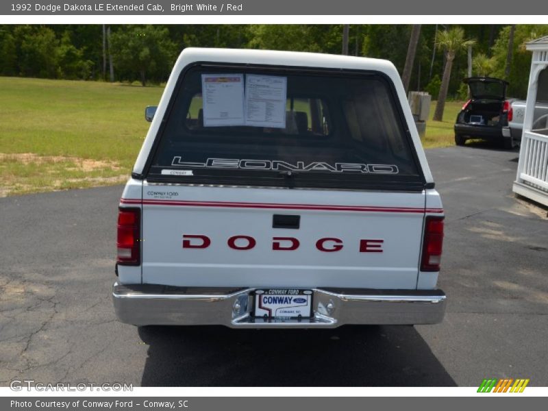 Bright White / Red 1992 Dodge Dakota LE Extended Cab