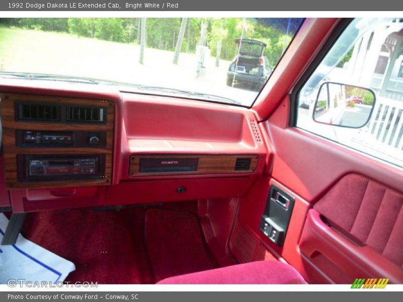 Bright White / Red 1992 Dodge Dakota LE Extended Cab