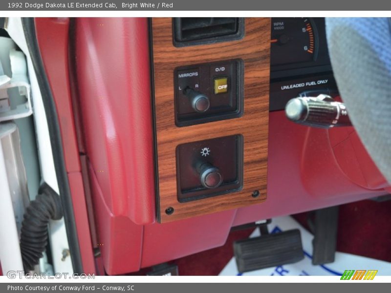 Bright White / Red 1992 Dodge Dakota LE Extended Cab