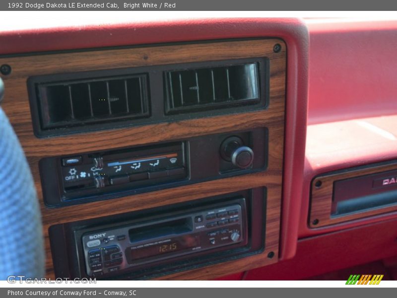 Bright White / Red 1992 Dodge Dakota LE Extended Cab