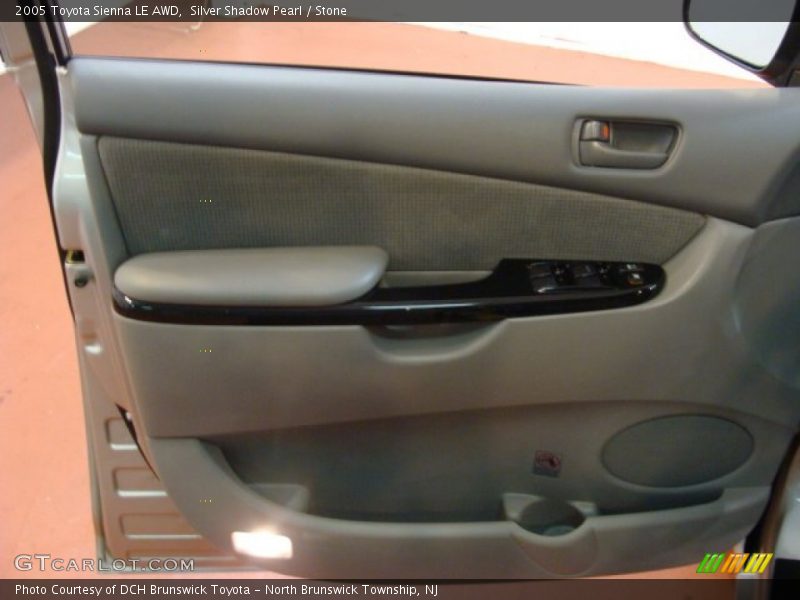 Silver Shadow Pearl / Stone 2005 Toyota Sienna LE AWD