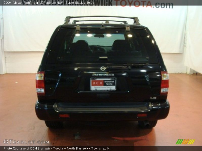 Super Black / Beige 2004 Nissan Pathfinder LE Platinum 4x4