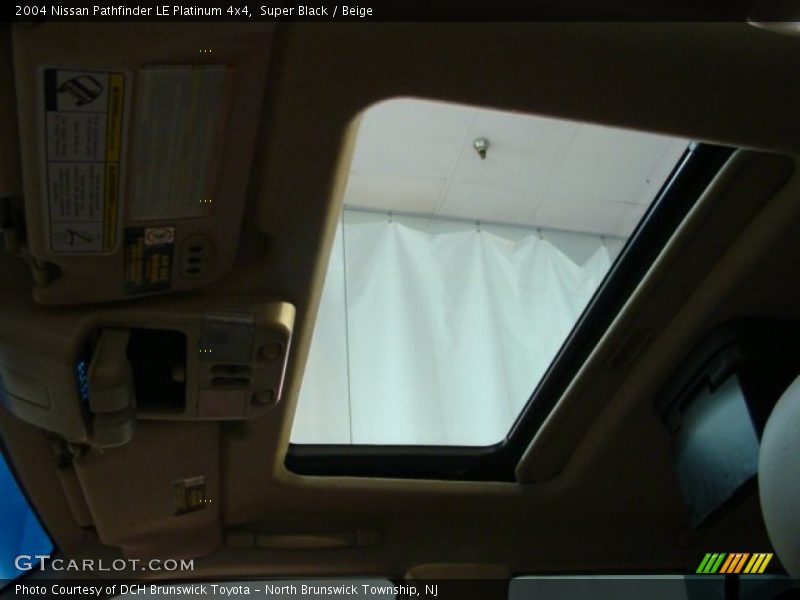 Super Black / Beige 2004 Nissan Pathfinder LE Platinum 4x4