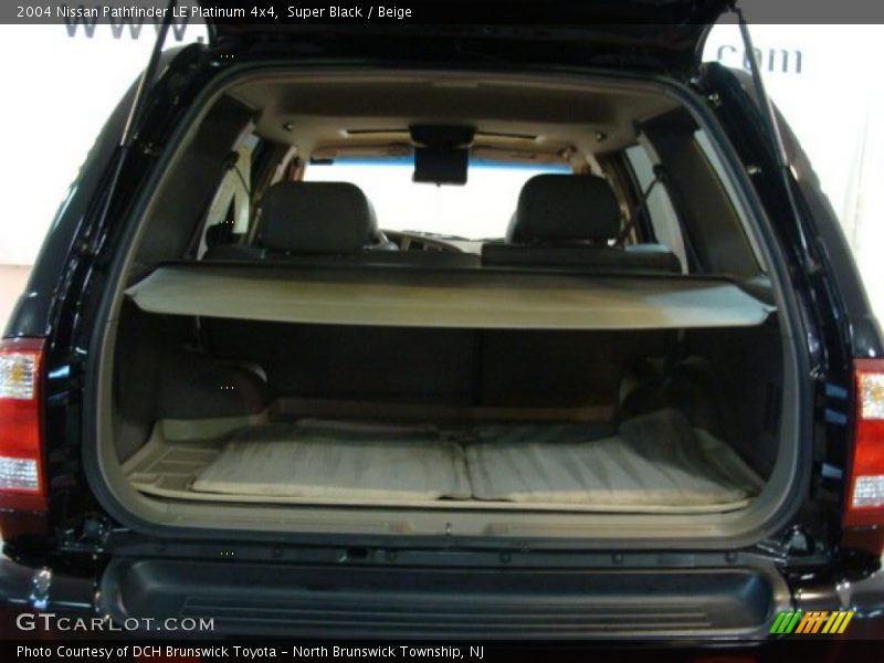 Super Black / Beige 2004 Nissan Pathfinder LE Platinum 4x4