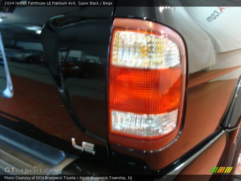 Super Black / Beige 2004 Nissan Pathfinder LE Platinum 4x4