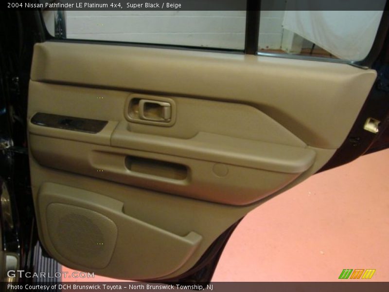 Super Black / Beige 2004 Nissan Pathfinder LE Platinum 4x4