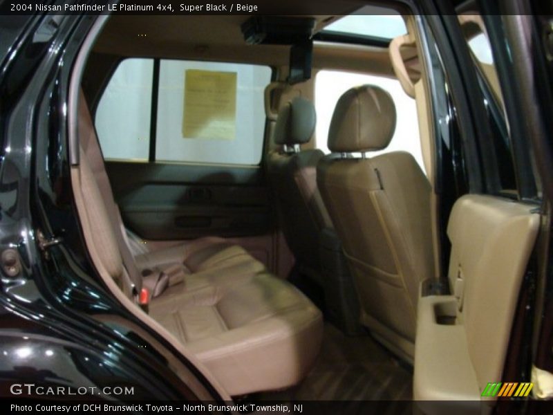 Super Black / Beige 2004 Nissan Pathfinder LE Platinum 4x4