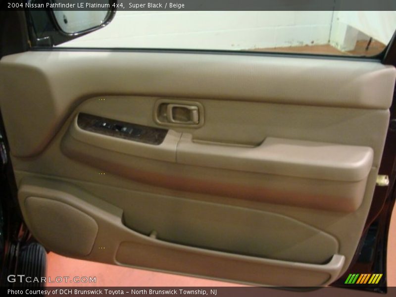 Super Black / Beige 2004 Nissan Pathfinder LE Platinum 4x4