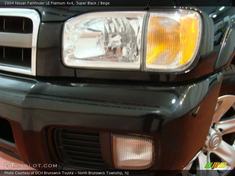 Super Black / Beige 2004 Nissan Pathfinder LE Platinum 4x4