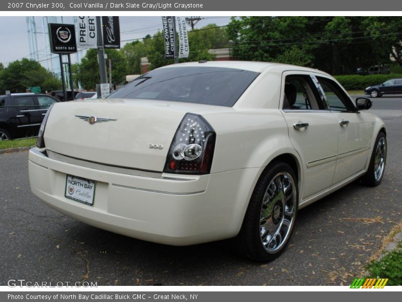 Cool Vanilla / Dark Slate Gray/Light Graystone 2007 Chrysler 300
