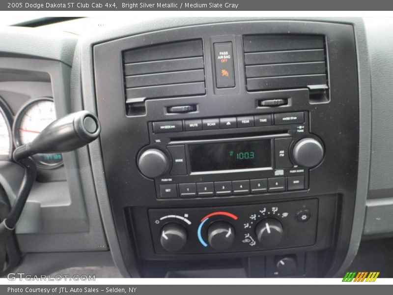 Bright Silver Metallic / Medium Slate Gray 2005 Dodge Dakota ST Club Cab 4x4
