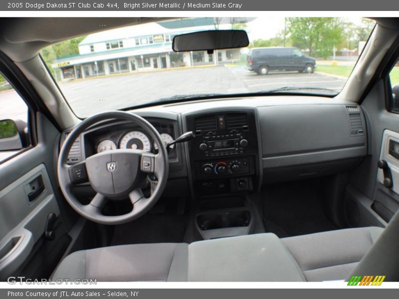 Bright Silver Metallic / Medium Slate Gray 2005 Dodge Dakota ST Club Cab 4x4