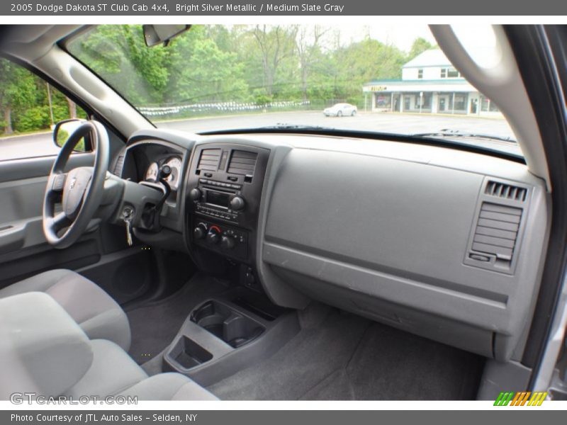 Bright Silver Metallic / Medium Slate Gray 2005 Dodge Dakota ST Club Cab 4x4