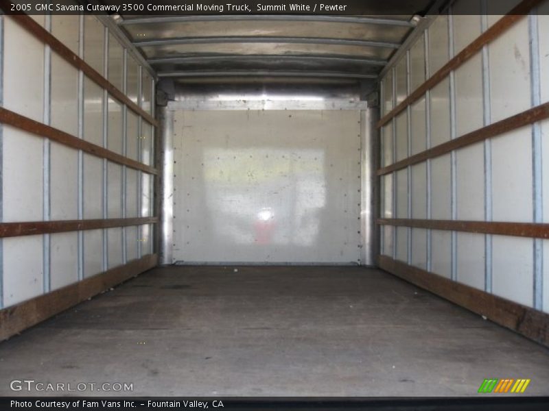  2005 Savana Cutaway 3500 Commercial Moving Truck Trunk