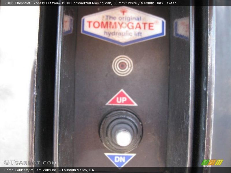 Summit White / Medium Dark Pewter 2006 Chevrolet Express Cutaway 3500 Commercial Moving Van