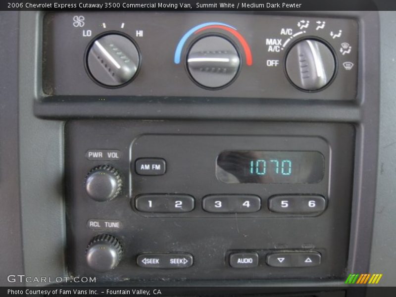 Controls of 2006 Express Cutaway 3500 Commercial Moving Van