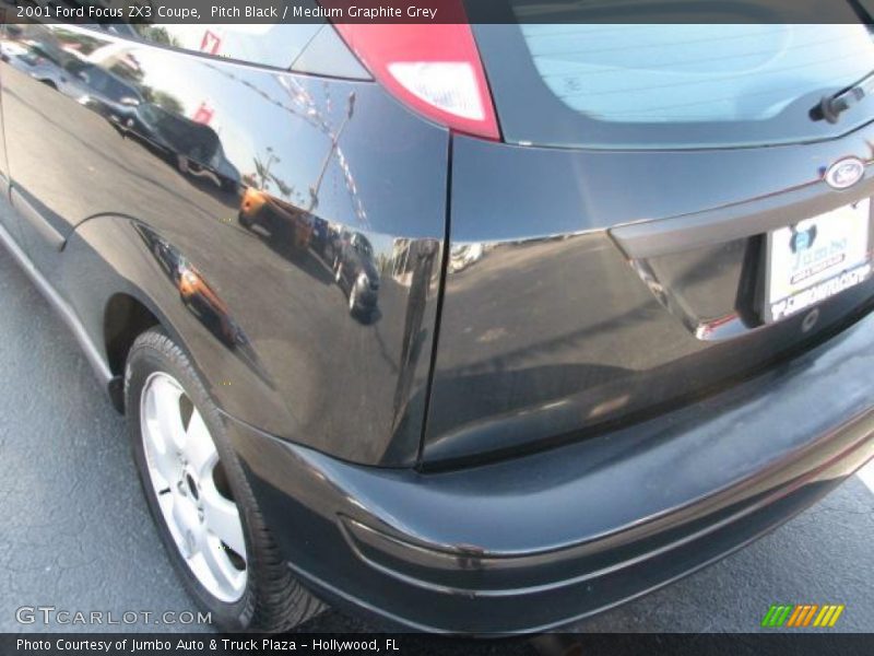 Pitch Black / Medium Graphite Grey 2001 Ford Focus ZX3 Coupe