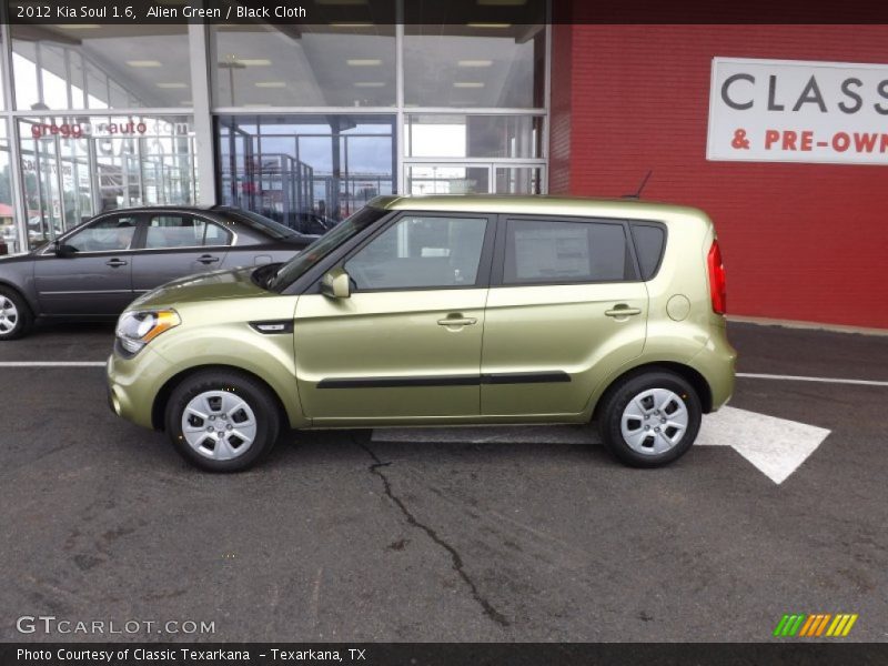 Alien Green / Black Cloth 2012 Kia Soul 1.6