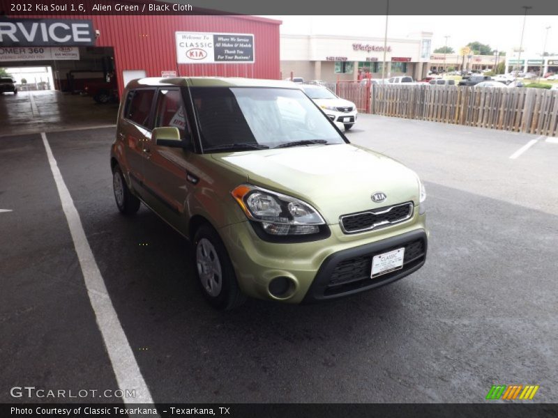 Alien Green / Black Cloth 2012 Kia Soul 1.6