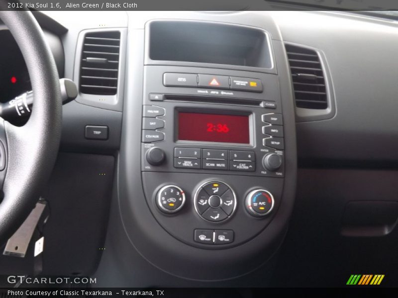 Alien Green / Black Cloth 2012 Kia Soul 1.6