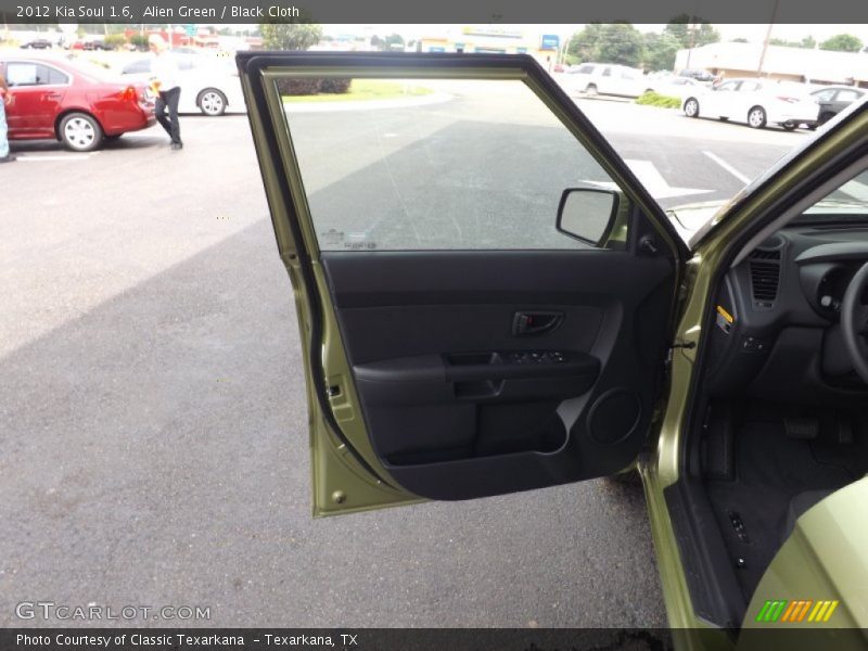 Alien Green / Black Cloth 2012 Kia Soul 1.6