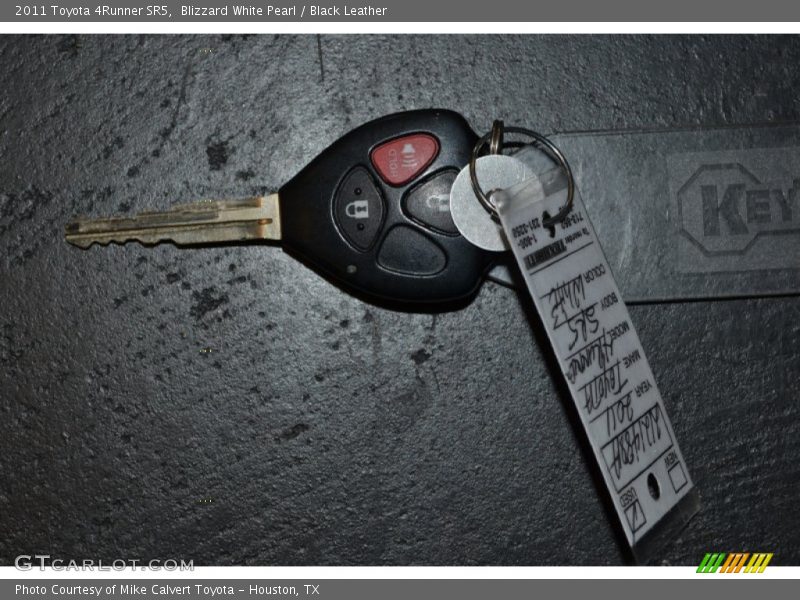 Blizzard White Pearl / Black Leather 2011 Toyota 4Runner SR5