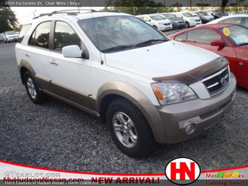 Clear White / Beige 2006 Kia Sorento EX