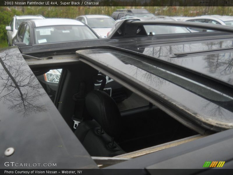 Super Black / Charcoal 2003 Nissan Pathfinder LE 4x4
