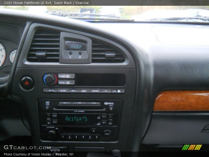 Super Black / Charcoal 2003 Nissan Pathfinder LE 4x4