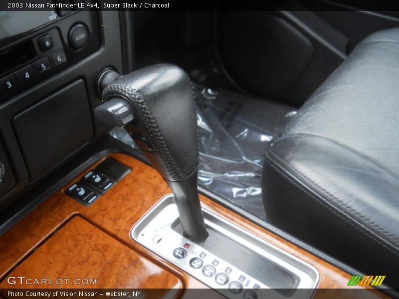 Super Black / Charcoal 2003 Nissan Pathfinder LE 4x4