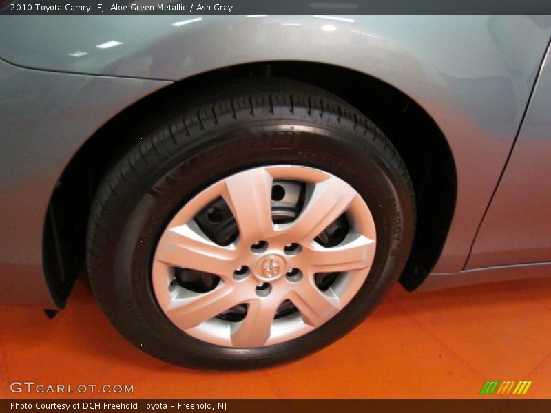 Aloe Green Metallic / Ash Gray 2010 Toyota Camry LE