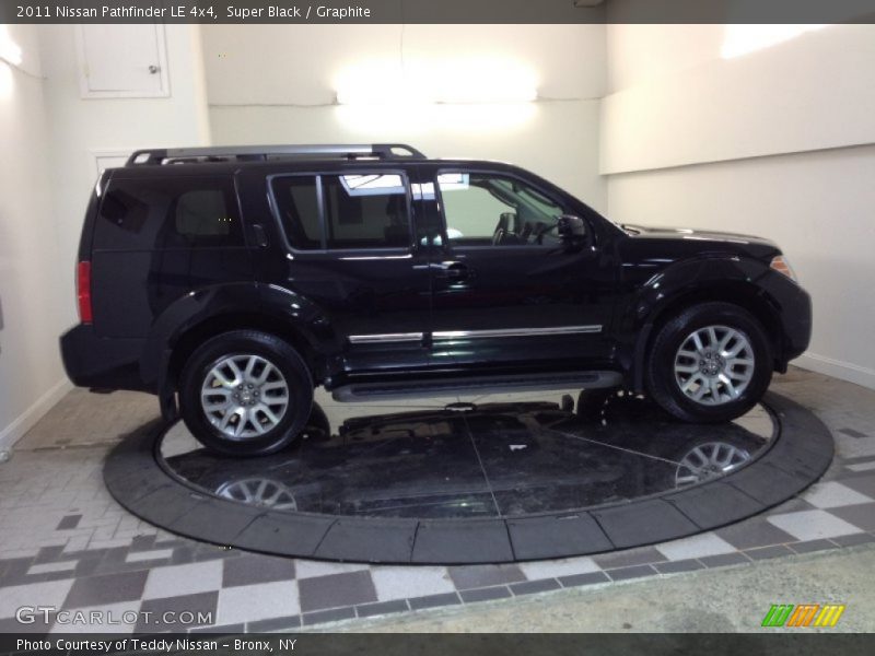 Super Black / Graphite 2011 Nissan Pathfinder LE 4x4