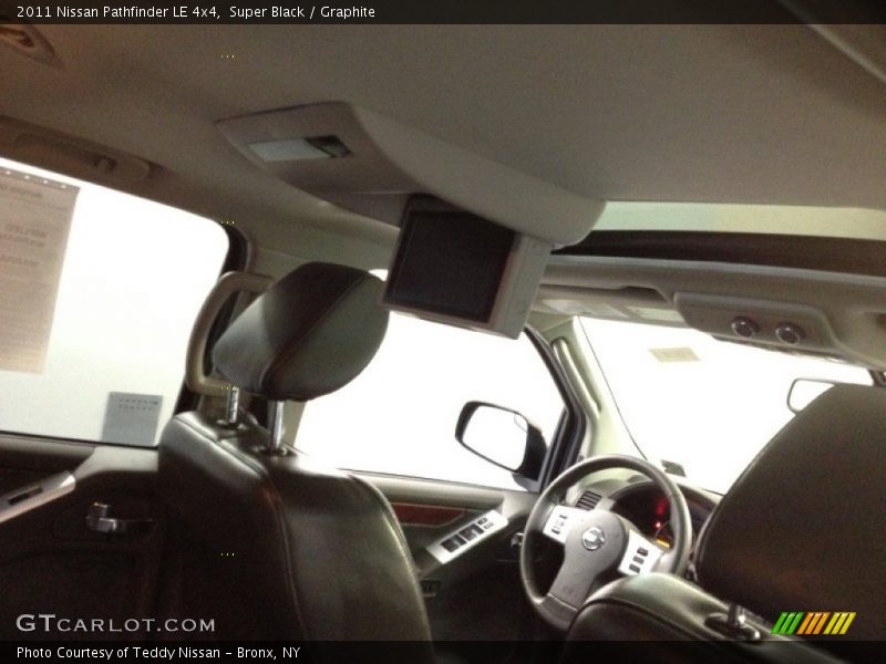 Super Black / Graphite 2011 Nissan Pathfinder LE 4x4