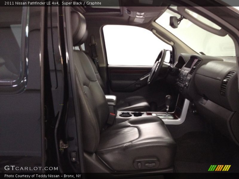 Super Black / Graphite 2011 Nissan Pathfinder LE 4x4
