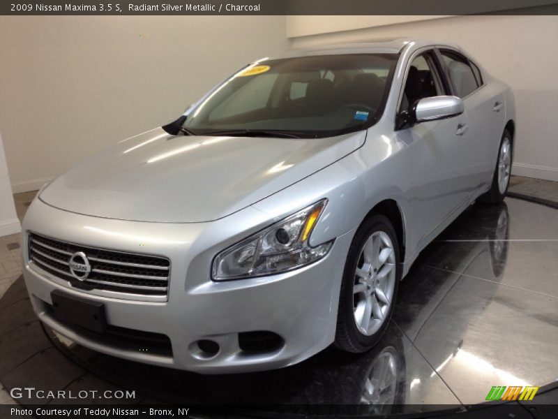 Radiant Silver Metallic / Charcoal 2009 Nissan Maxima 3.5 S