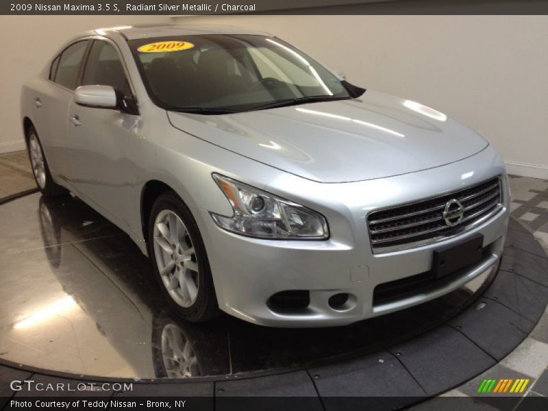 Radiant Silver Metallic / Charcoal 2009 Nissan Maxima 3.5 S