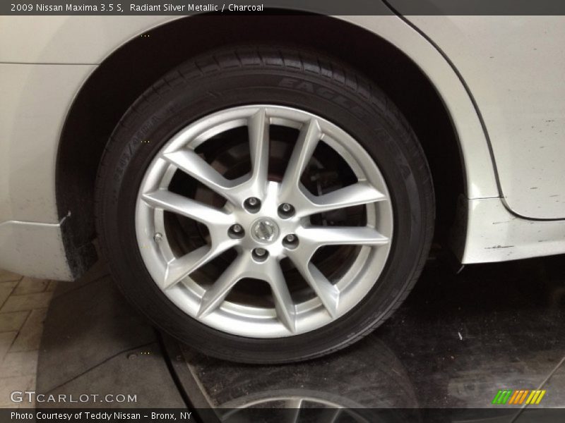 Radiant Silver Metallic / Charcoal 2009 Nissan Maxima 3.5 S