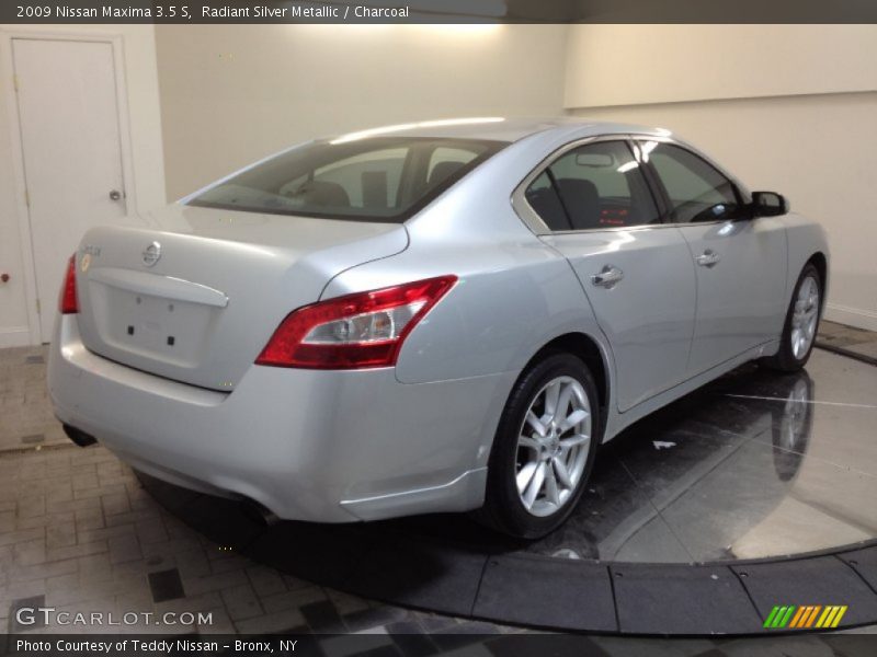 Radiant Silver Metallic / Charcoal 2009 Nissan Maxima 3.5 S