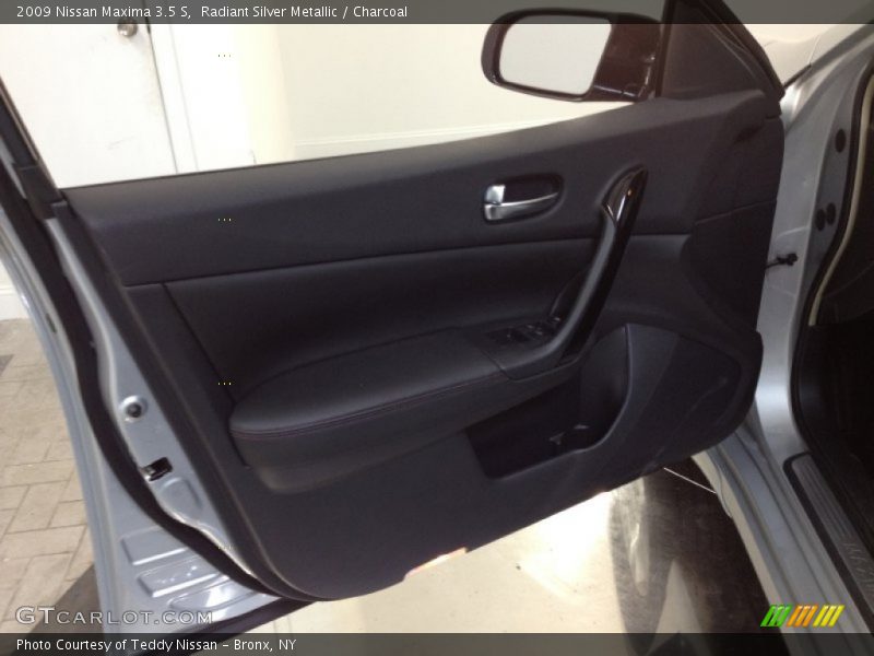Radiant Silver Metallic / Charcoal 2009 Nissan Maxima 3.5 S