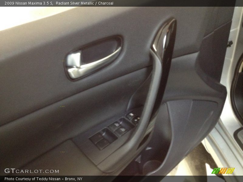 Radiant Silver Metallic / Charcoal 2009 Nissan Maxima 3.5 S